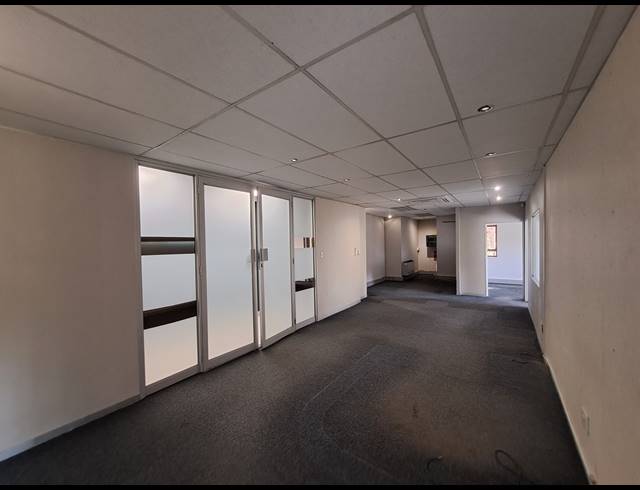 137M² OFFICE TO LET IN HYDE PARK